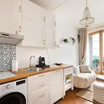 Haussmannian elegance close to Montmartre