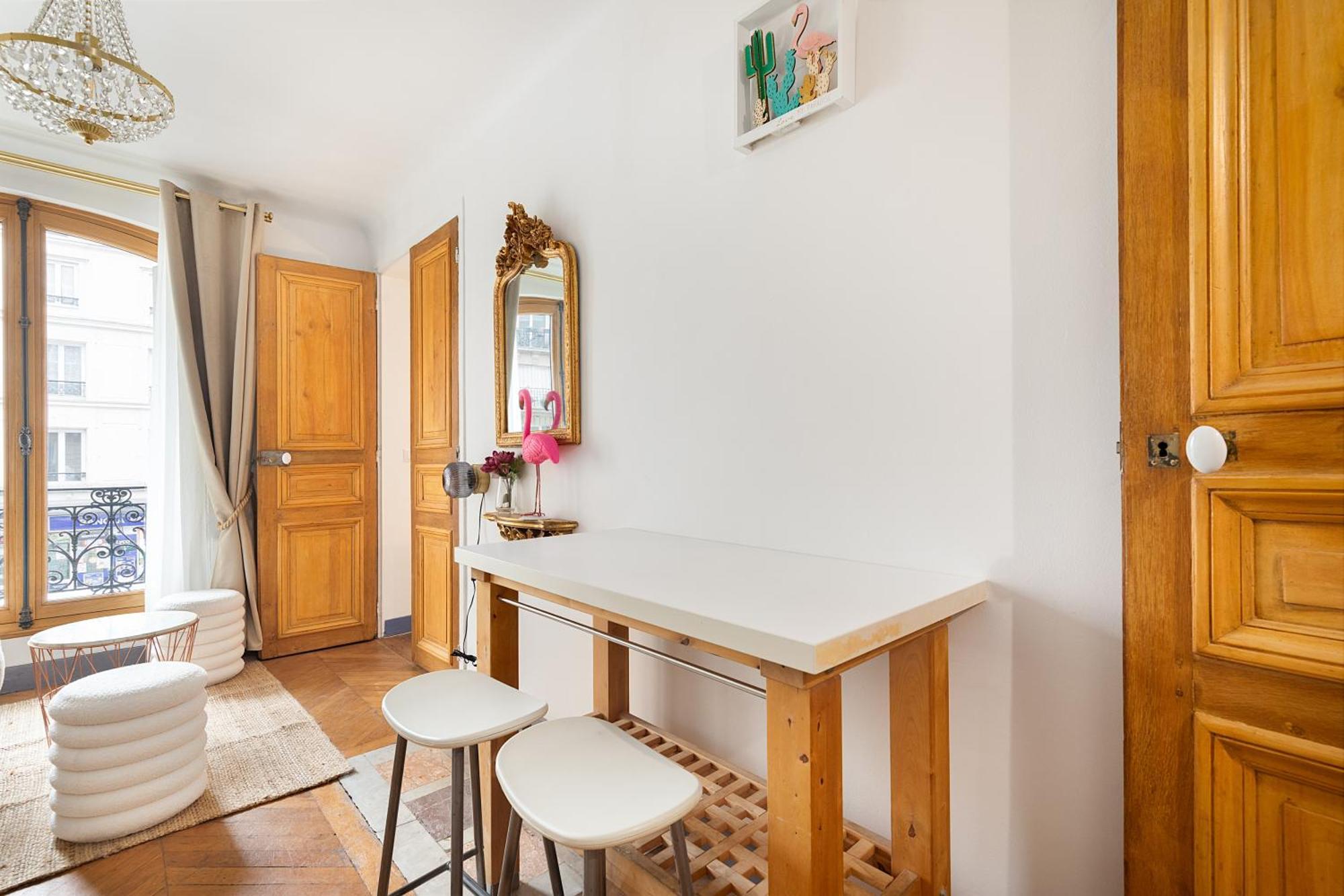 Haussmannian Elegance Close To Montmartre Appartamento Parigi